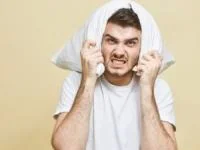عصبانی خوابیدن