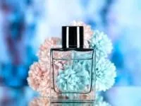 اسپری کردن عطر