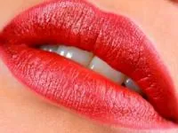 قرمز کردن لب
