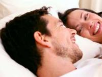 مزایای خوابیدن کنار همسر