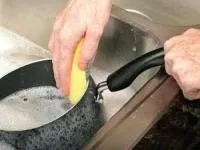 تمیز کردن قابلمه سوخته تفلون