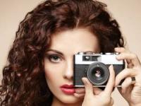 حمله گاو به زن عکاس