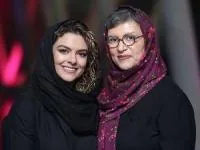 دنیا مدنی و مادرش