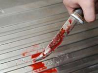 فرو کردن چاقو داخل گونه دختر 