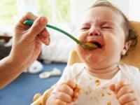 زوری غذا خوردن کودک