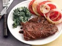 استیک با کرم اسفناج و گوجه فرنگی