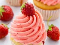 کاپ کیک توت فرنگی