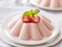 دسر توت فرنگی و ماست