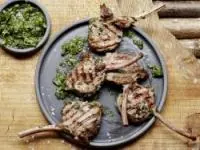 دنده گوسفندی با سس اِیُولی