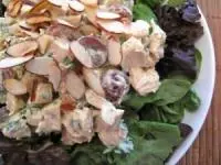 سالاد مرغ و بادام