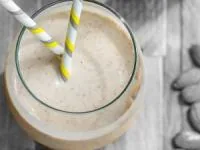 اسموتی موز و بادام