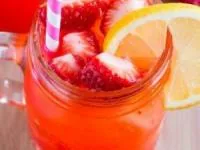 لیموناد توت فرنگی