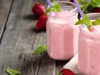 میلک شیک توت فرنگی