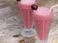 میلک شیک آلبالویی