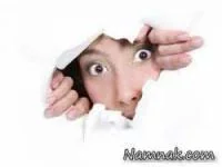 مردی چهار زانو نشسته
