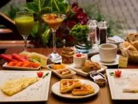 چیدمان میز صبحانه