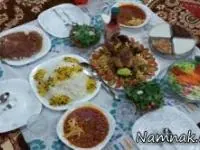 نشسته غذا خوردن