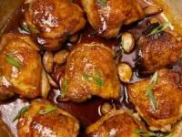 مرغ با سس سویا و بادام هندی