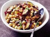 سالاد گرم بادمجان و نخود