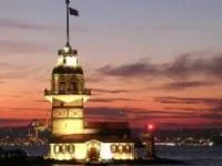 بر بالای برج و قلعه های تفریحی محبوب گردشگران