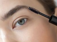 روتین مراقبت از پوست دور چشم با کرم دور چشم و تقویت مژه و ابرو