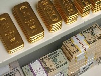 طلا، سکه، دلار