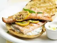 ساندویچ قزل‌ آلا