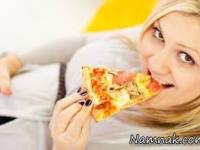 خوردن پیتزا