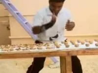 شکستن گردو با دست