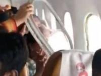 باز شدن پنجره هواپيما