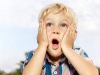 گیر کردن پسر بچه در چرخ و فلک