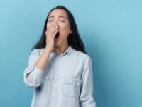 علت خمیازه کشیدن