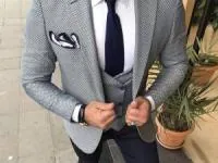 خوش تیپ با کت و شلوار