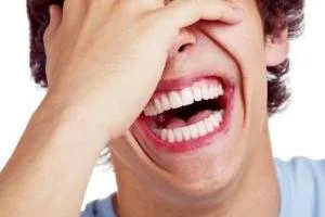 قفل شدن فک زن جوان