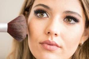 آموزش رژگونه زدن