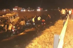 واژگونی اتوبوس