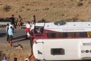 واژگونی اتوبوس