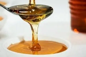 راه تشخیص عسل طبیعی از تقلبی