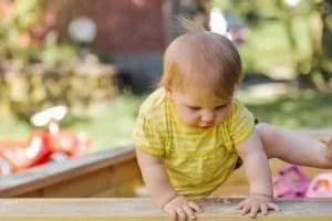 تنها ماندن کودک در خانه