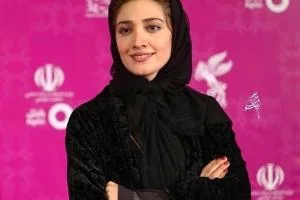 مینا ساداتی