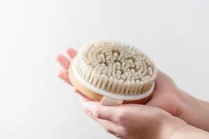 برس کشیدن پوست