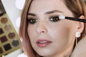 آرایش چشم پف دار