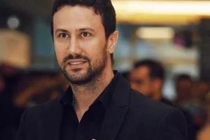 شاهرخ استخری