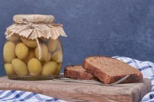 ترشی چغاله بادام