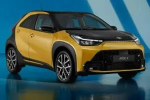 تویوتا آیگو X هیبریدی 2025