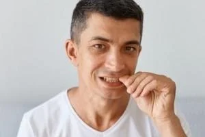 جویدن ناخن
