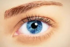 علت ریزش مژه