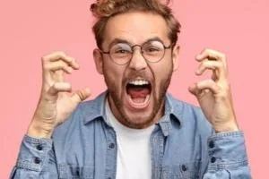 عوارض فریاد زدن