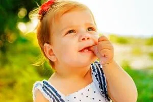 مکیدن انگشت در کودک