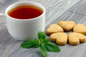 این افراد نباید چای بنوشند